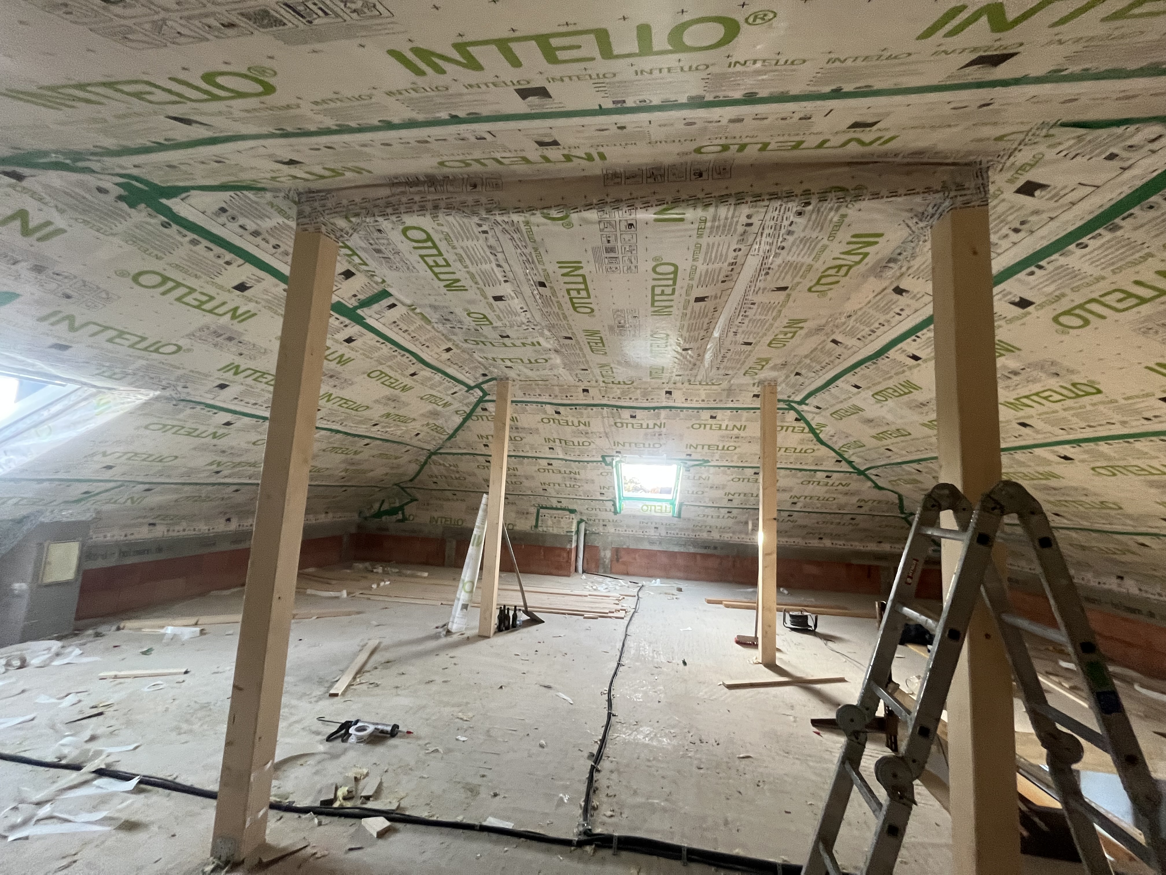 Detailaufnahme eines Dachgeschoss-Innenausbaus