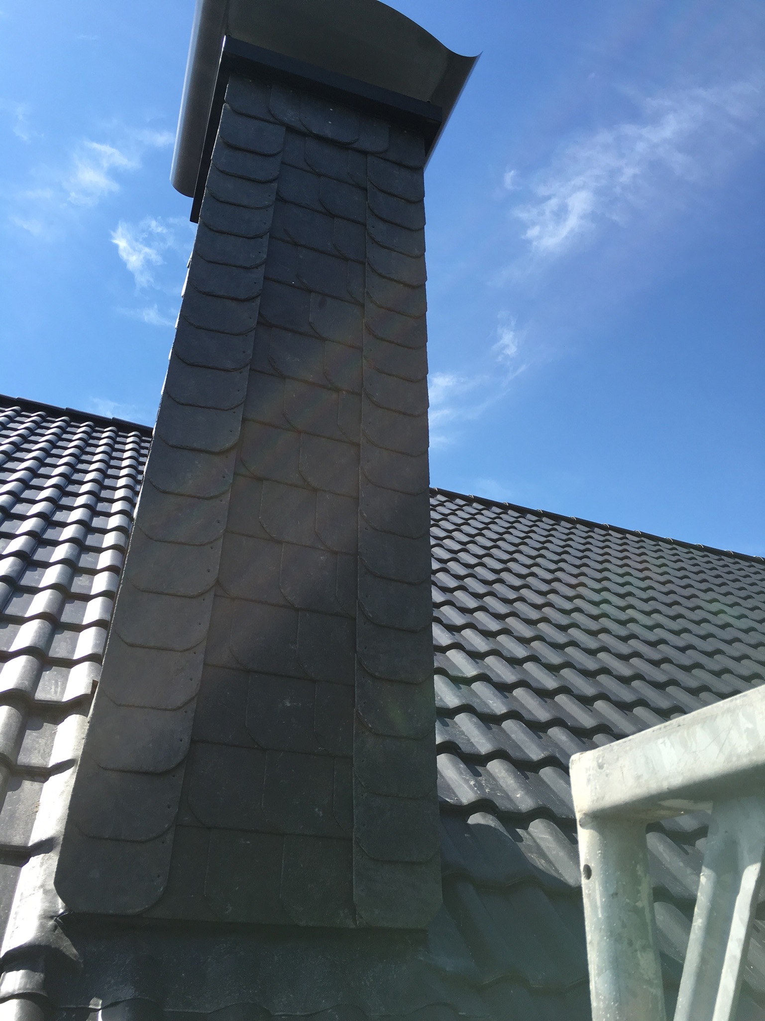 Detailaufnahme einer Schornsteinverkleidung